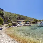 Family Friendly House With A Swimming Pool Cove Stratincica, Korcula - 14472 Casa de Férias